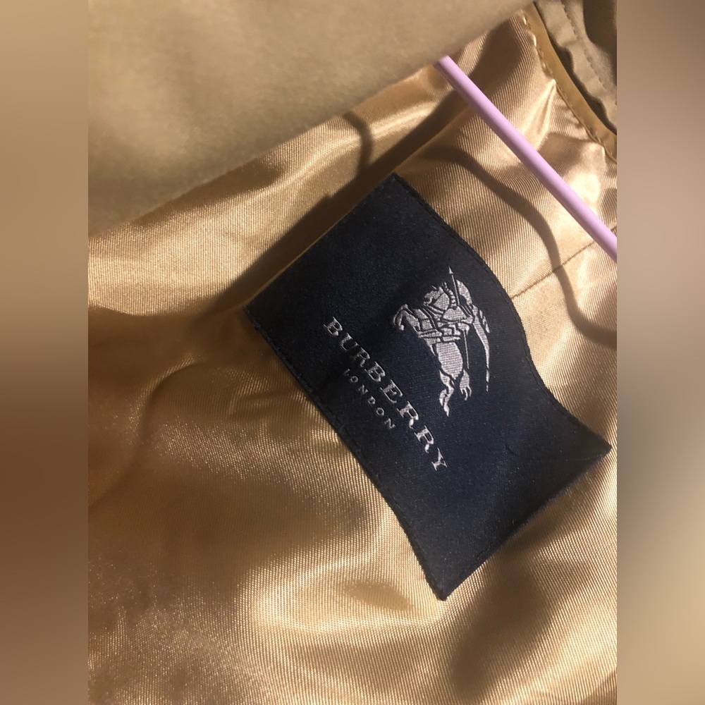 Burberry coat like new, I only use once. Inside have a removable vest - Picture 2 of 5